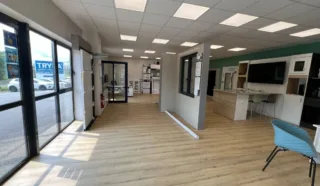  Local d'activités 220 m² ROUTE DU MEUBLE