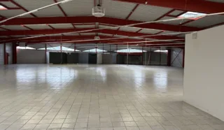  LOCAL ACTIVITES 1 438 m² NANTES EST
