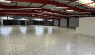  LOCAL ACTIVITES 1 438 m² NANTES EST