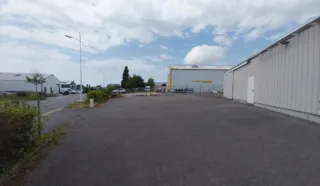  LOCAUX D'ACTIVITÉS 300 M² GUÉRANDE