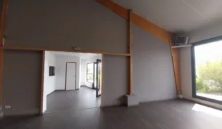  LOCAUX D'ACTIVITÉS 300 M² GUÉRANDE