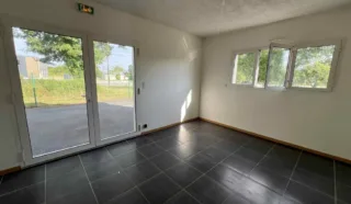  LOCAUX D'ACTIVITES LA BOUEXIERE 235 m²