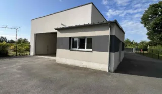  LOCAUX D'ACTIVITES LA BOUEXIERE 235 m²