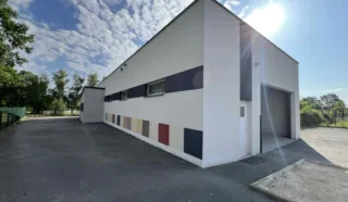  LOCAUX D'ACTIVITES LA BOUEXIERE 235 m²