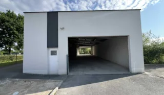  LOCAUX D'ACTIVITES LA BOUEXIERE 235 m²