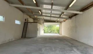  LOCAUX D'ACTIVITES LA BOUEXIERE 235 m²