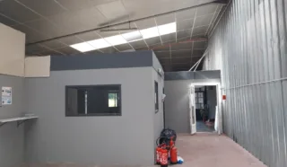  LOCAUX D'ACTIVITES 563 m² ERGUE-GABERIC