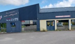  LOCAUX D'ACTIVITES 563 m² ERGUE-GABERIC