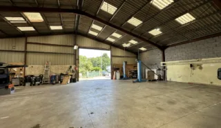  LOCAL D'ACTIVITES 650 m² QUEVEN