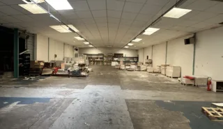  LOCAL ACTIVITES 2 680 m² env