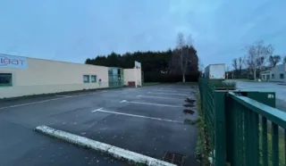  LOCAL D'ACTIVITES LA CHAPELLE-DES-FOUGERETZ 900 m²