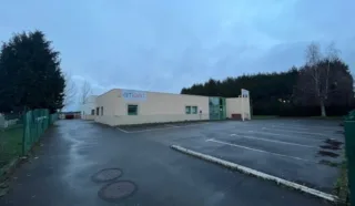  LOCAL D'ACTIVITES LA CHAPELLE-DES-FOUGERETZ 900 m²