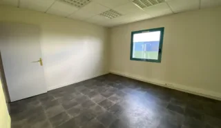  LOCAUX COMMERCIAUX TADEN 220 m²