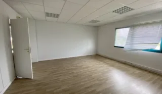  LOCAUX COMMERCIAUX TADEN 220 m²