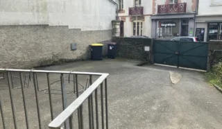  BUREAUX 428 m² VITRE