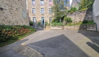  BUREAUX 428 m² VITRE