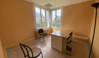  BUREAUX PLEURTUIT 181 m²