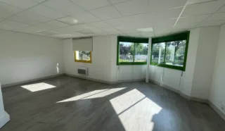  BUREAUX 735 M² CARQUEFOU