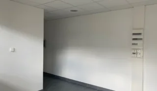  BUREAUX 45 m² LOPERHET