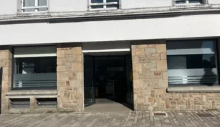  LOCAUX COMMERCIAUX AURAY 155 m²