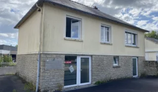  BUREAUX / LOCAUX COMMERCIAUX LANVALLAY 92 m²