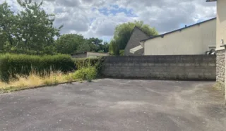  BUREAUX / LOCAUX COMMERCIAUX LANVALLAY 92 m²