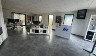  BATIMENT INDEPENDANT BUREAUX 240 m² REZE