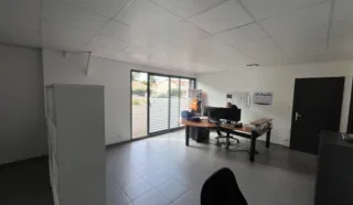  BATIMENT INDEPENDANT BUREAUX 240 m² REZE