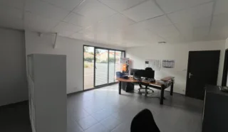  BATIMENT INDEPENDANT BUREAUX 240 m² REZE