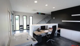  LOCAUX D'ACTVITÉS 577 M²
