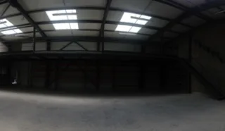  LOCAUX D'ACTVITÉS 577 M²