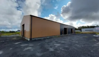  LOCAL D'ACTIVITES 455 m² LESNEVEN