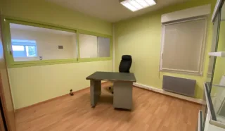  BUREAUX / LOCAUX COMMERCIAUX TADEN 375 m²