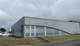  BUREAUX / LOCAUX COMMERCIAUX TADEN 375 m²