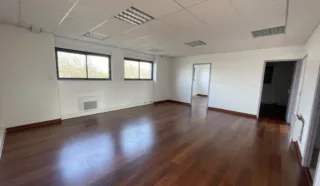  BUREAUX 260 m² LIFFRE