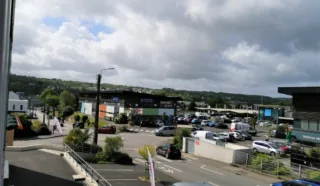  À LA  OU À  LA  BUREAUX 550 m² LANDERNEAU