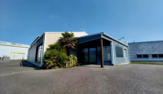  LOCAUX D'ACTIVITÉS 300 M² GUÉRANDE