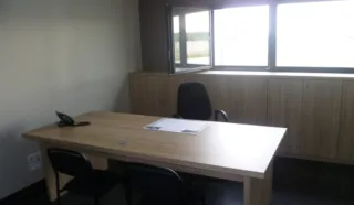  LOCAUX D'ACTVITÉS 577 M²