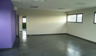  LOCAUX D'ACTVITÉS 577 M²
