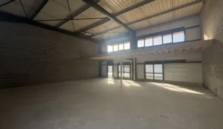  CELLULE D'ACTIVITÉS 142 m² GRANDCHAMPS DES FONTAINES