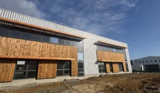  CELLULE D'ACTIVITÉS 204 m² GRANDCHAMPS DES FONTAINES