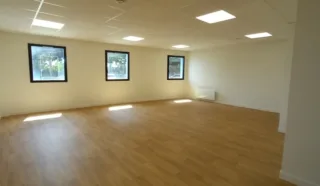  BUREAUX 240 m² GUIPAVAS