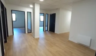  BUREAUX 240 m² GUIPAVAS