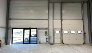  LOCAUX D'ACTIVITES BRUZ 240 m²