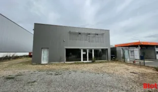  LOCAUX D'ACTIVITÉS 196 M² SAINT ANDRE DES EAUX