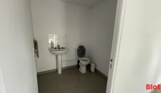  LOCAUX D'ACTIVITÉS 196 M² SAINT ANDRE DES EAUX