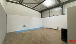  LOCAUX D'ACTIVITÉS 196 M² SAINT ANDRE DES EAUX