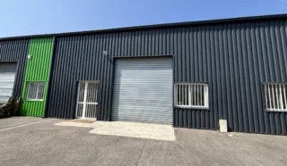  LOCAUX D'ACTIVITÉS 182 M² LES SORINIERES