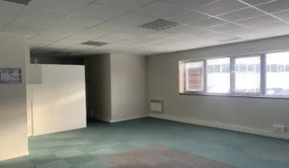  BUREAUX 93 M² CARQUEFOU
