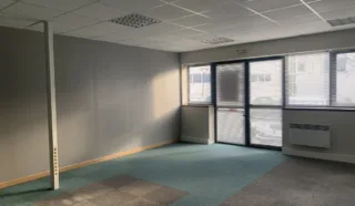  BUREAUX 93 M² CARQUEFOU